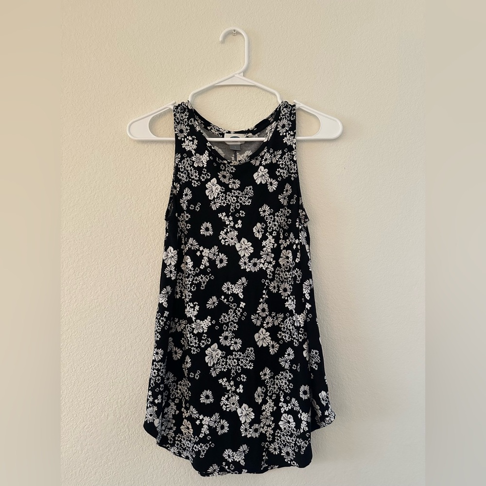 Old Navy Black and White Floral Sleeveless Top